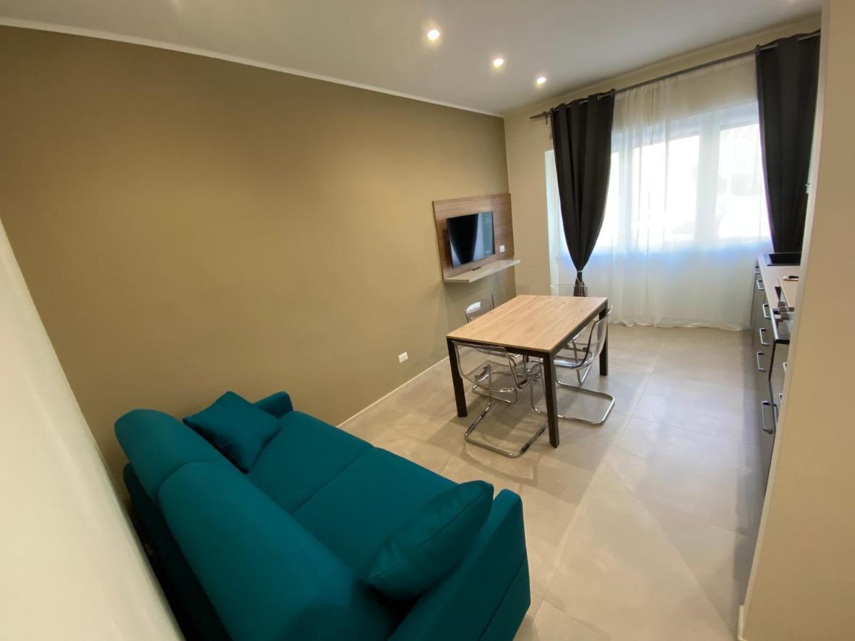 Levante Apartment And Room 바리 외부 사진