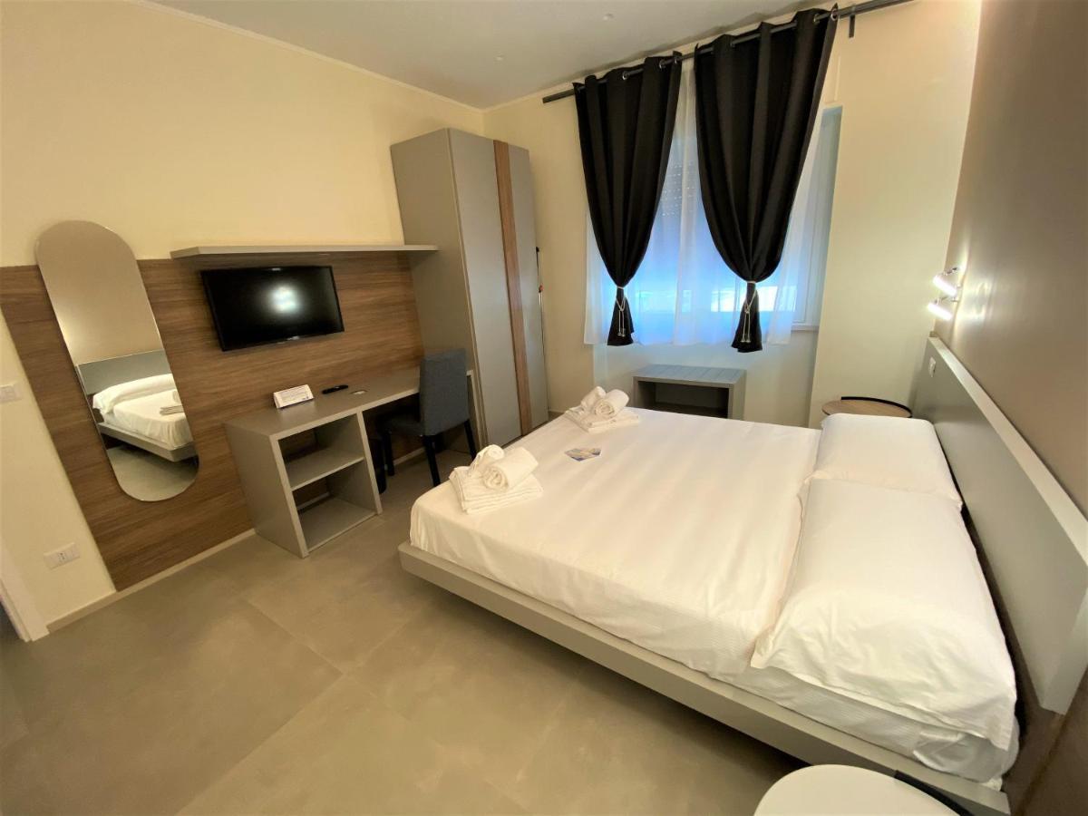 Levante Apartment And Room 바리 외부 사진
