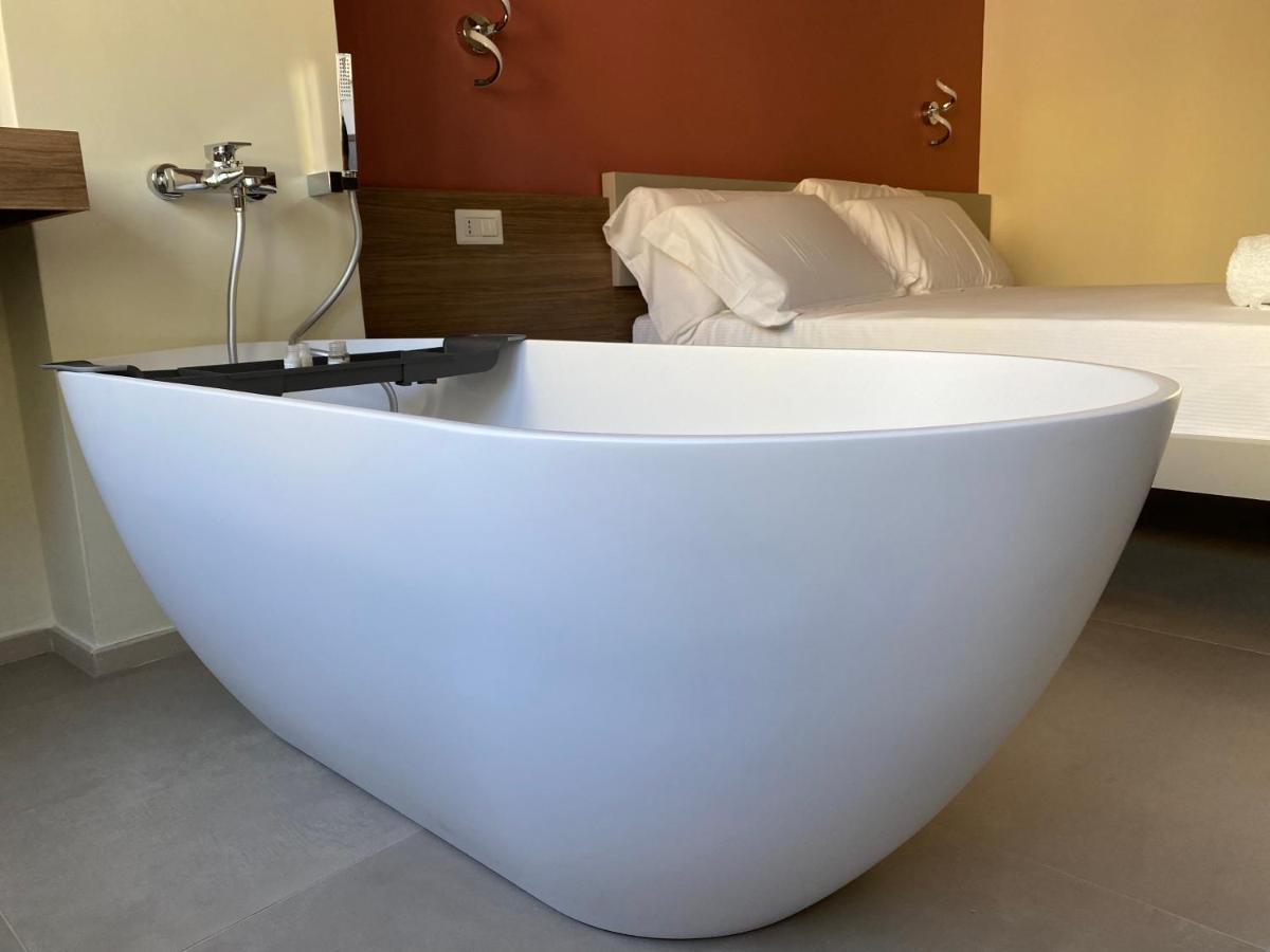 Levante Apartment And Room 바리 외부 사진