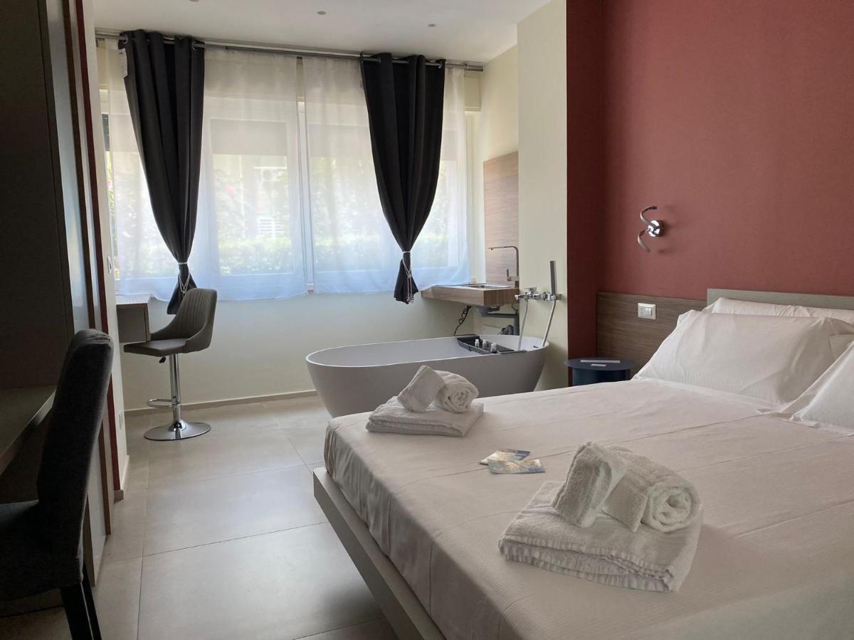 Levante Apartment And Room 바리 외부 사진