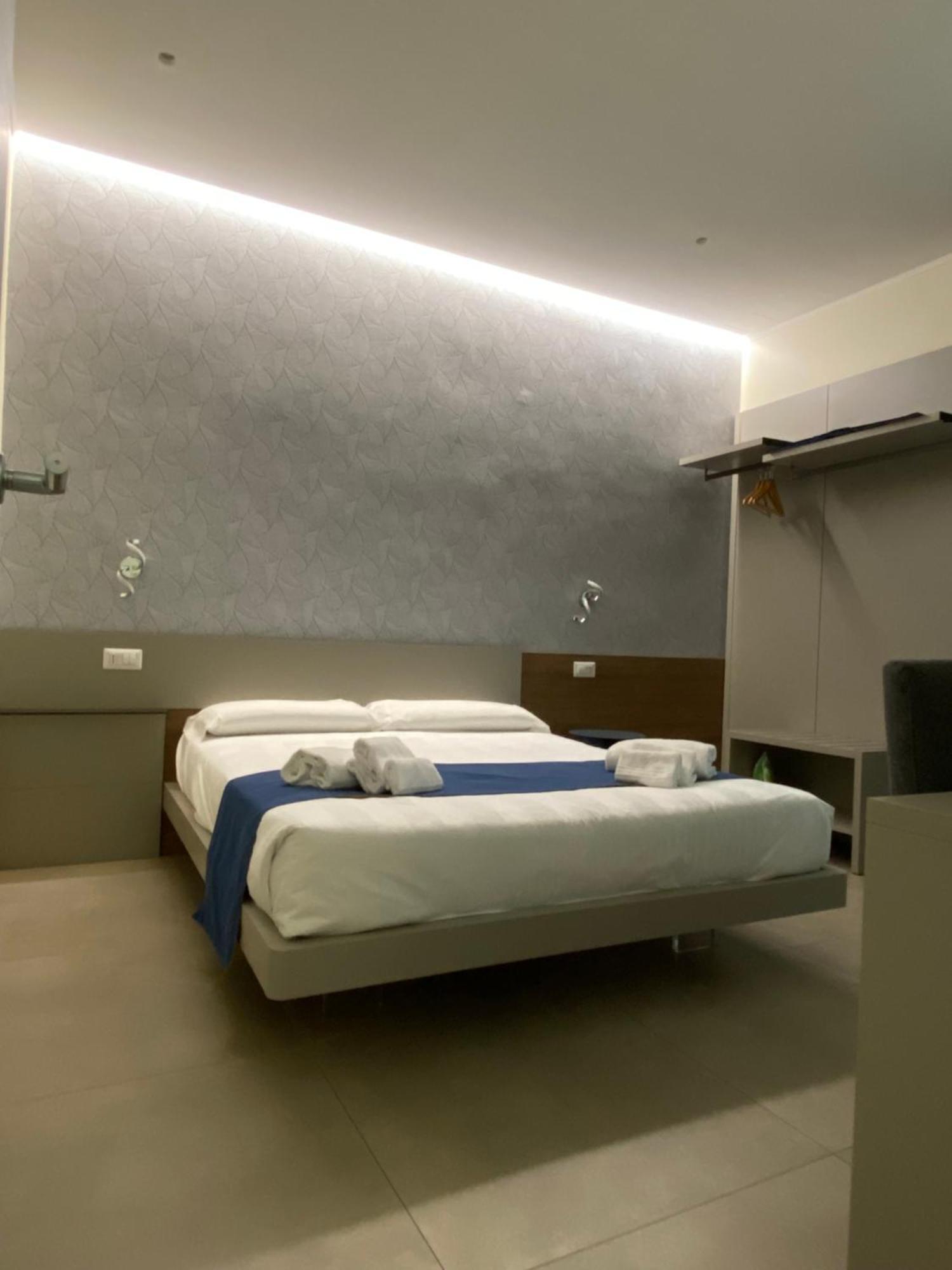 Levante Apartment And Room 바리 외부 사진